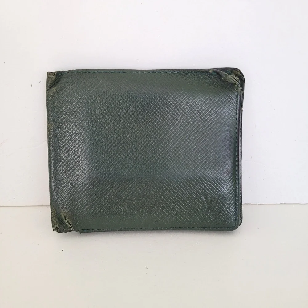 Louis Vuitton Taiga Bifold Wallet Green Leather MI0071 Mens Vintage